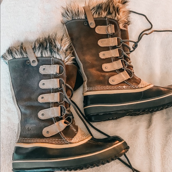 Women’s Grey waterproof Sorel’s! - Picture 2 of 3